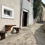Apartament Adi Tkon