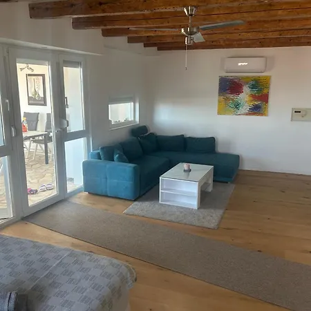 Apartment Adi